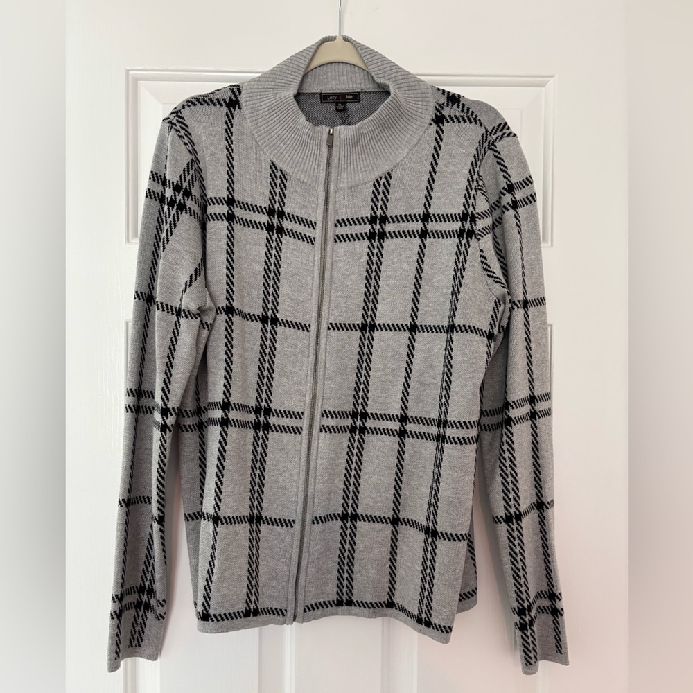 Chic Gray Patterned Sweater